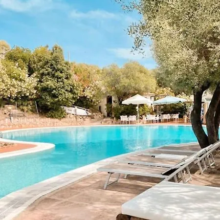 Thr-residence With Swimming-pool In Badesi, With Air Conditioning And Private Outdoor Area Badesi