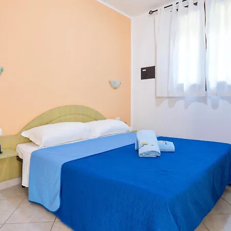 Thr-residence With Swimming-pool In Badesi, With Air Conditioning And Private Outdoor Area Badesi