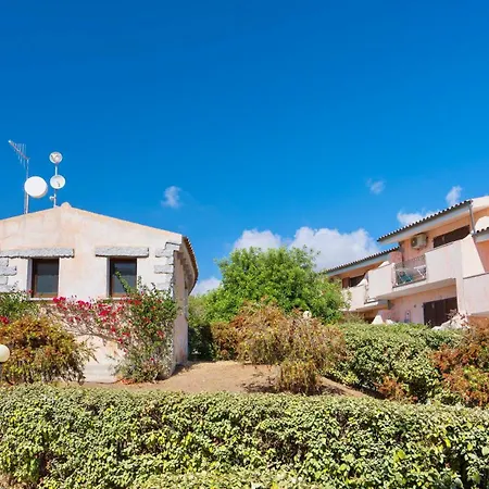 Thr-residence With Swimming-pool In Badesi, With Air Conditioning And Private Outdoor Area Aparthotel