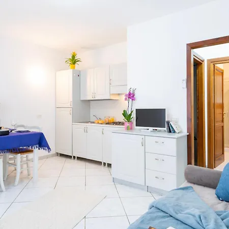 Thr-residence With Swimming-pool In Badesi, With Air Conditioning And Private Outdoor Area Aparthotel *