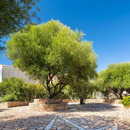 Thr-residence With Swimming-pool In Badesi, With Air Conditioning And Private Outdoor Area * Badesi