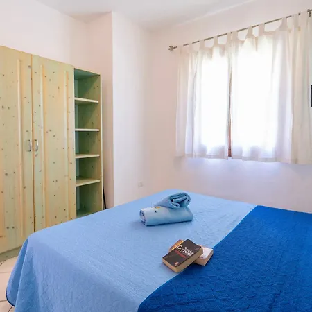Thr-residence With Swimming-pool In Badesi, With Air Conditioning And Private Outdoor Area *